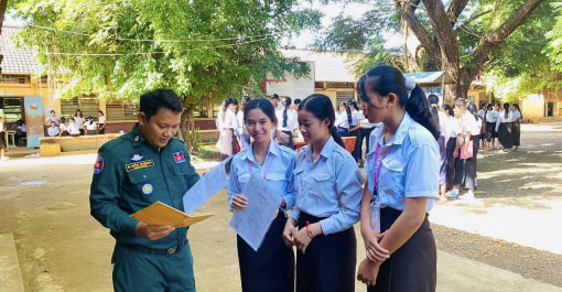 ខេត្តកំពង់ចាម៖ នៅថ្ងៃពុធ ៩រោច ខែស្រាពណ៍ ឆ្នាំរោង ឆស័ក ព.ស ២៥៦៨ ត្រូវនឹងថ្ងៃទី២៨ ខែសីហា ឆ្នាំ២០២៤ ក្រុមការងារចល័ត នៃការិយាល័យអត្តសញ្ញាណប័ណ្ណសញ្ជាតិខ្មែរ របស់ស្នងការដ្ឋាននគរបាលខេត្តកំពង់ចាម បានដឹកនាំកម្លាំងជំនាញ