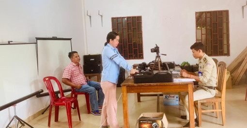 ខេត្តកែប៖ នៅថ្ងៃពុធ ១០រោច ខែពិសាខ ឆ្នាំម្សាញ់ សប្តស័ក ព.ស២៥៦៩ ត្រូវនឹងថ្ងៃទី២១ ខែឧសភា ឆ្នាំ២០២៥ សកម្មភាពជំនាញ នៃស្នងការដ្ឋាននគរបាលខេត្តកែប បានបំពេញបែបបទផ្តល់ និងបន្តសុពលភាព