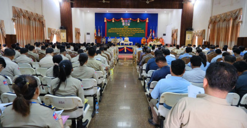 ខេត្តក្រចេះ៖ នៅថ្ងៃពុធ ១រោច ខែជេស្ឋ ឆ្នាំម្សាញ់ សប្តស័ក ព.ស២៥៦៩ ត្រូវនឹងថ្ងៃទី១១ ខែមិថុនា ឆ្នាំ២០២២៥ រដ្ឋបាលខេត្តក្រចេះ បានបើកកិច្ចប្រជុំផ្សព្វផ្សាយខ្លឹមសារអនុក្រឹត្យលេខ៤៧ អនក្រ.បក ចុះថ្ងៃទី០១ ខែមេសា ឆ្នាំ២០២៥