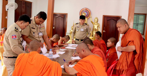 ខេត្តបាត់ដំបង៖ នៅថ្ងៃព្រហស្បតិ៍ ២រោច ខែជេស្ឋ ឆ្នាំម្សាញ់ សប្តស័ក ព.ស២៥៦៩ ត្រូវនឹងថ្ងៃទី១២ ខែមិថុនា ឆ្នាំ២០២៥ សកម្មភាពការិយាល័យជំនាញអត្តសញ្ញាណបណ្ណសញ្ជាតិខ្មែរ នៃស្នងការដ្ឋាននគរបាលខេត្តបាត់ដំបង