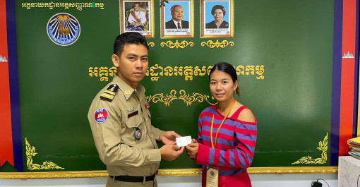 នៅថ្ងៃចន្ទ ៦រោច ខែជេស្ឋ ឆ្នាំម្សាញ់ សប្តស័ក ព.ស. ២៥៦៩ ត្រូវនឹង ថ្ងៃទី១៦ ខែមិថុនា ឆ្នាំ២០២៥ ក្រុមការងារត្រួតពិនិត្យ និងស្រាវជ្រាវលើករណីឯកសារអត្តសញ្ញាណមិនប្រក្រតី នៃអគ្គនាយកដ្ឋានអត្តសញ្ញាណកម្ម បានទទួលដោះស្រាយបញ្ហាកំហុសទិន្នន័យ