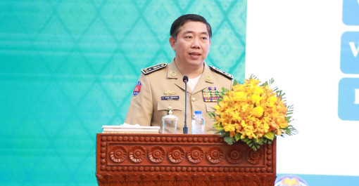 ដំណើរការនៃវគ្គបំពាក់បំប៉នតម្រង់ទិសលើការងារសំខាន់ៗ សម្រាប់ថ្នាក់ដឹកនាំ និងមន្រ្តី នៃអគ្គនាយកដ្ឋានអត្តសញ្ញាណកម្ម នៅថ្ងៃទី៣០ ខែមីនា ឆ្នាំ២០២៦។ ឯកឧត្តម អស់លោកជាគ្រូឧទ្ទេស បានអញ្ជើញធ្វើបទបង្ហាញផ្តោតលើប្រធានបទសំខាន់ៗ រួមមាន